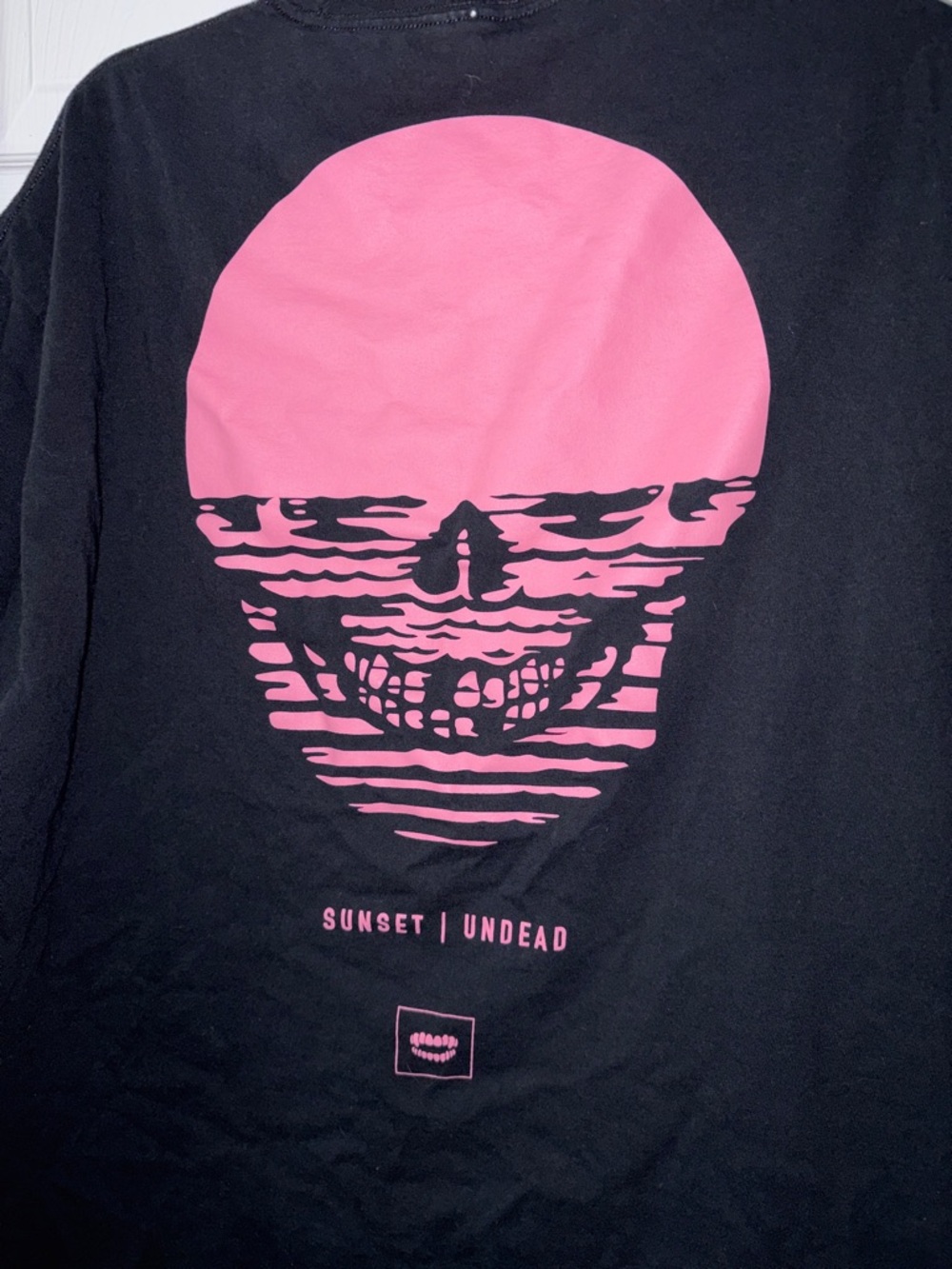 Men's Black Short-Sleeve Tee with Pink CHOMP Print